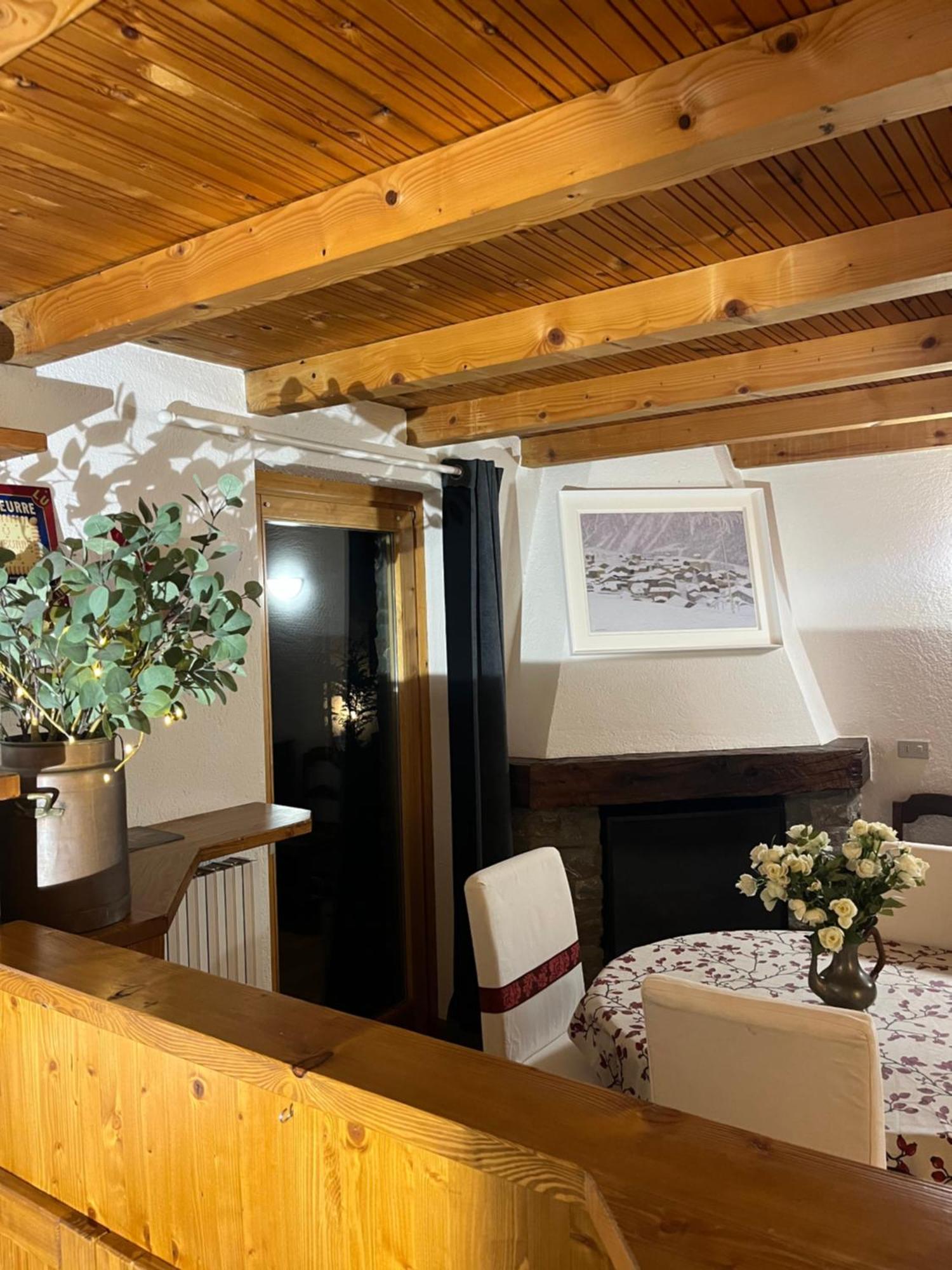 Chalet Blanc Le Duplex Courmayeur Exterior photo