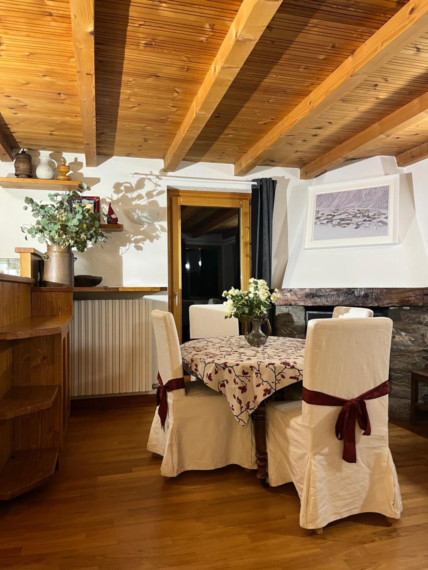 Chalet Blanc Le Duplex Courmayeur Exterior photo